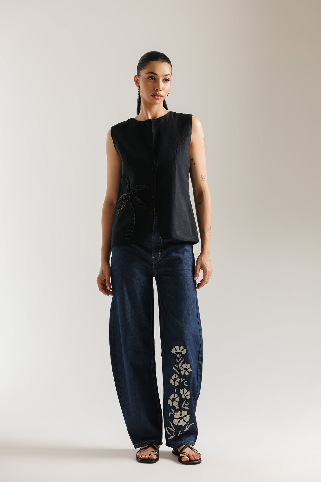 EMBROIDERED WAIST COAT (E1142/101/902)