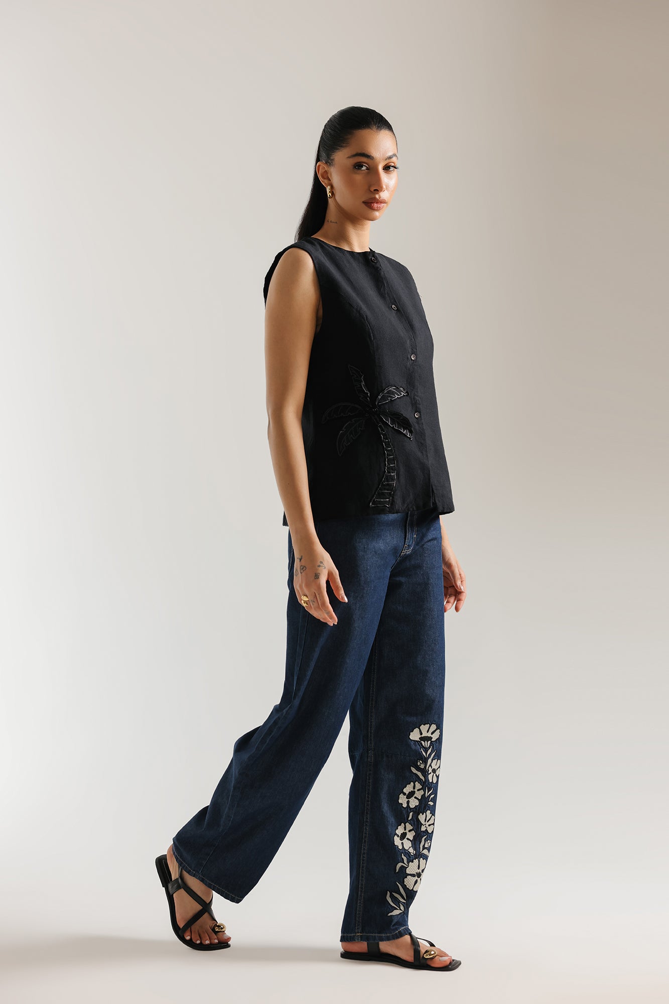 EMBROIDERED WAIST COAT (E1142/101/902)