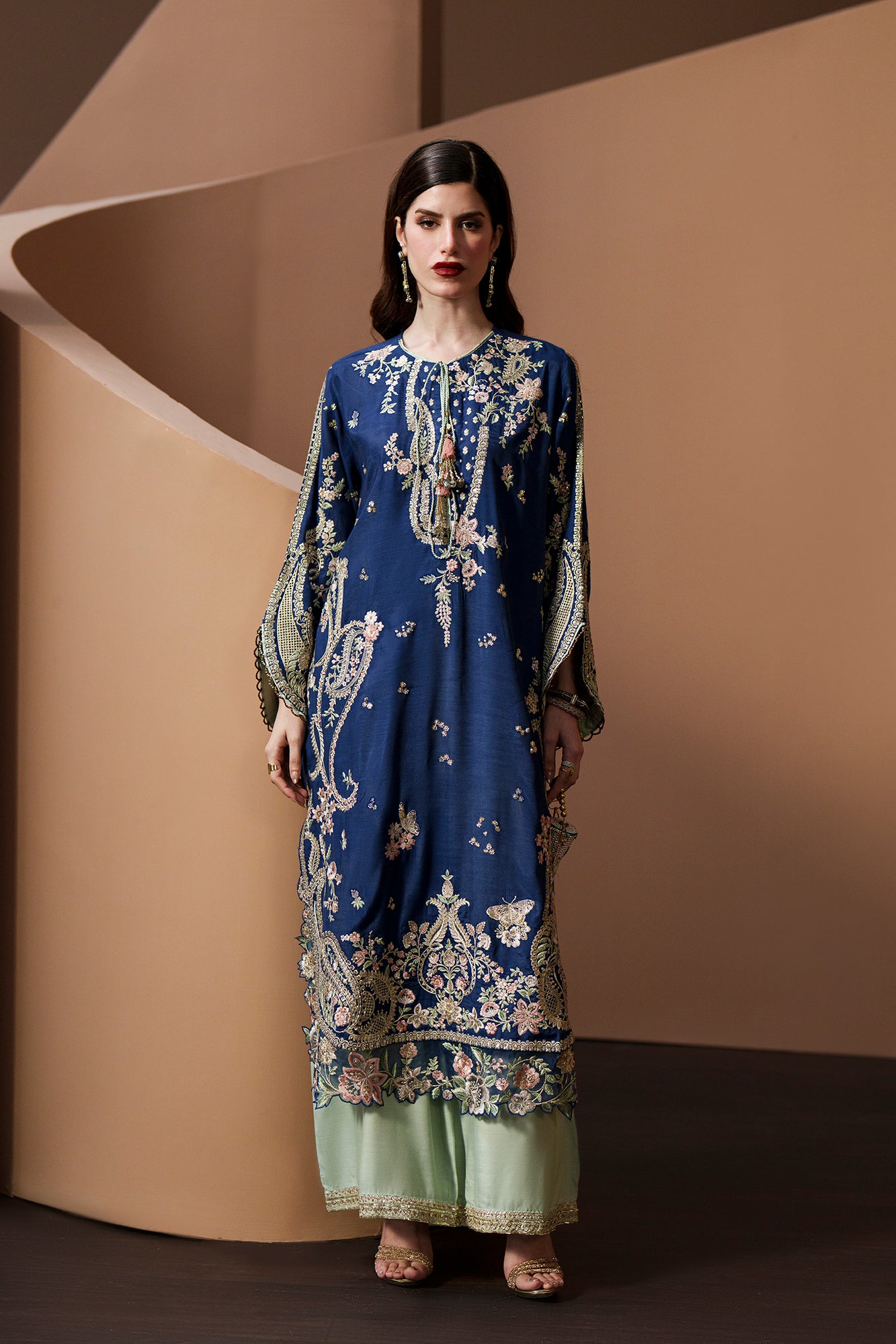EMBROIDERED SUIT (E1144/104/624)