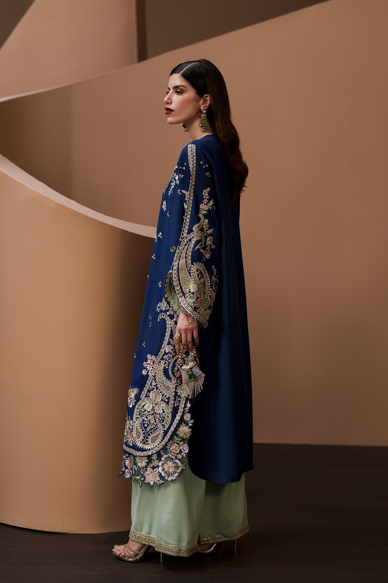 EMBROIDERED SUIT (E1144/104/624)