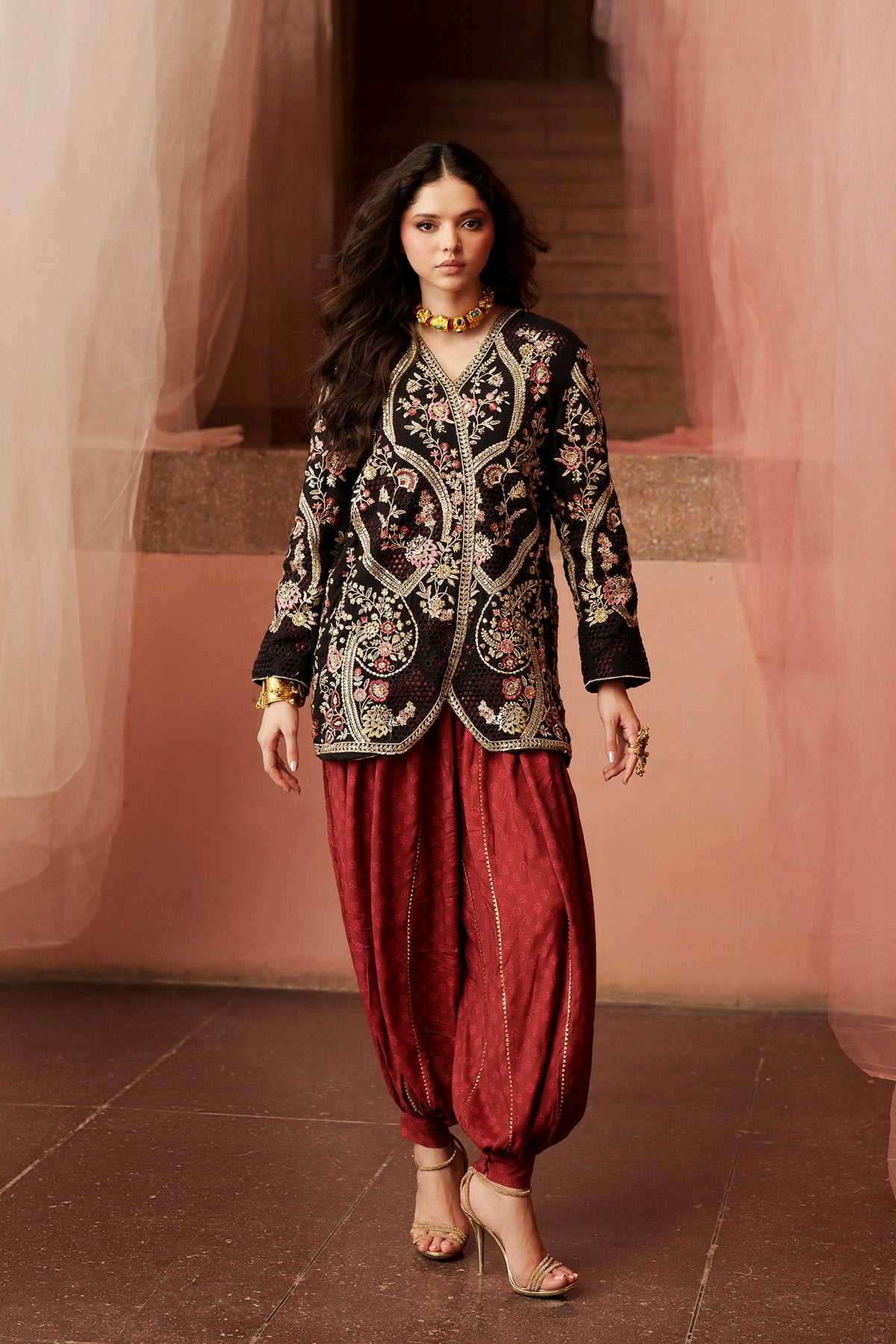 EMBROIDERED SUIT (E1200/104/902)