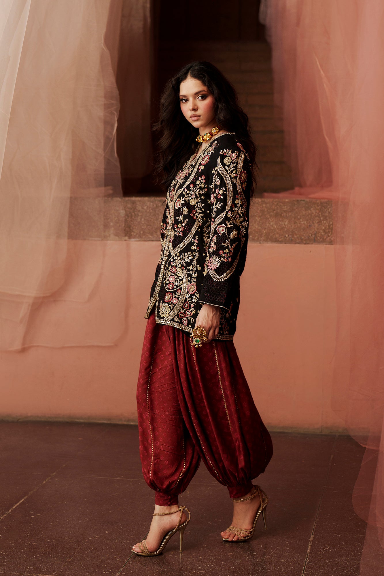 EMBROIDERED SUIT (E1200/104/902)
