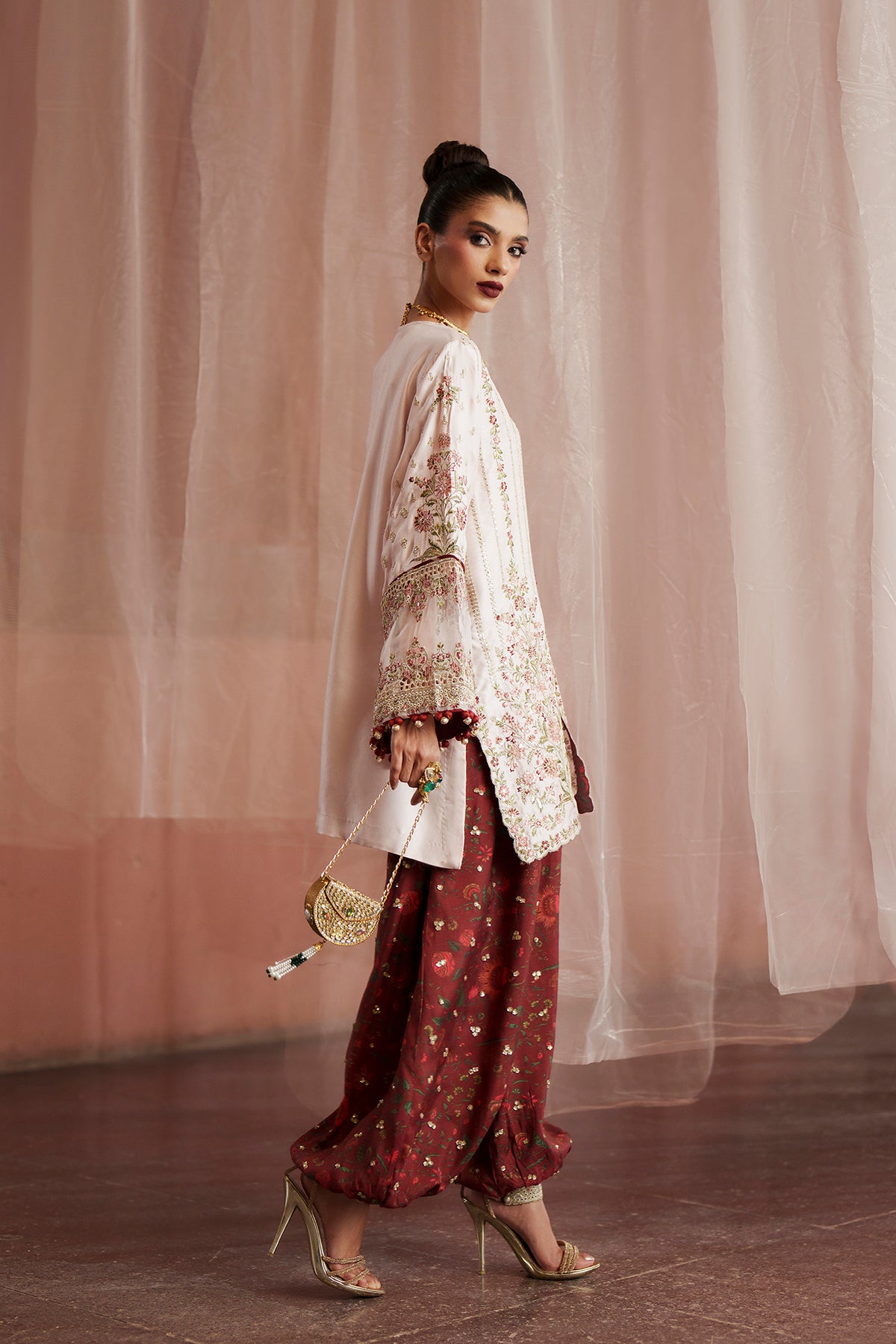 EMBROIDERED SUIT (E1216/104/329)