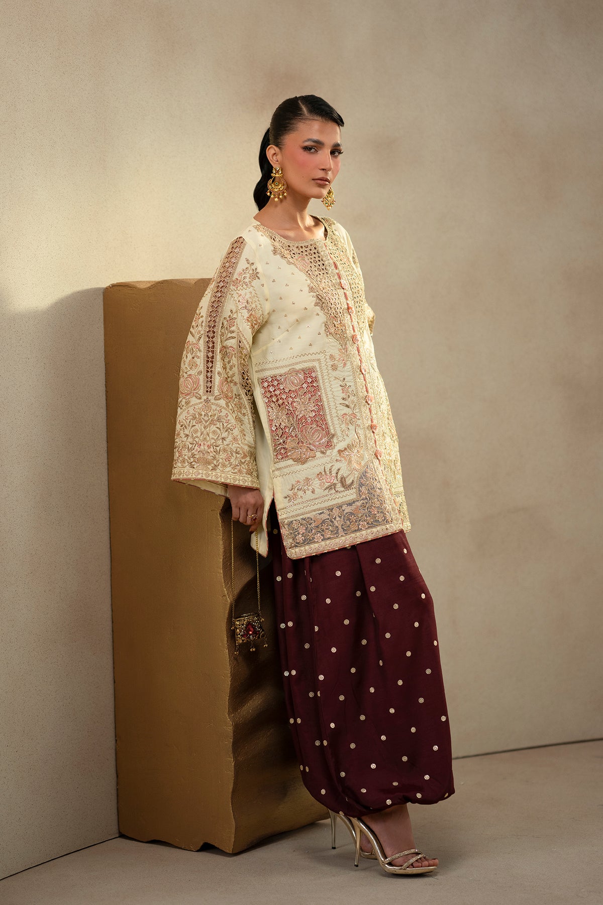 EMBROIDERED SUIT (E1244/104/227)