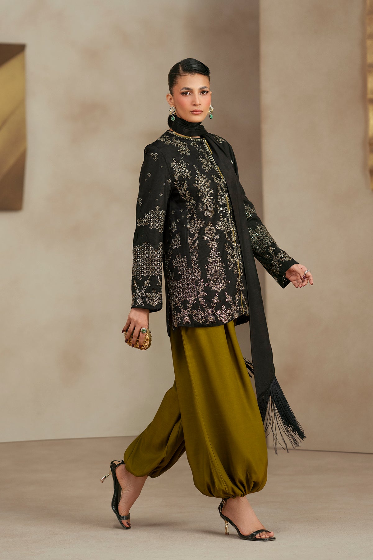 EMBROIDERED SUIT (E1274-104-901)