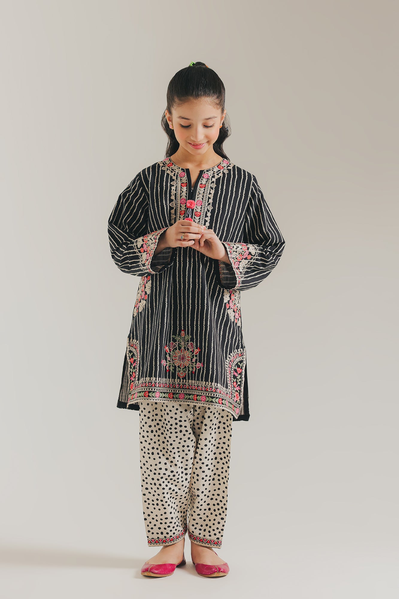 EMBROIDERED SUIT (E1351/402/902)