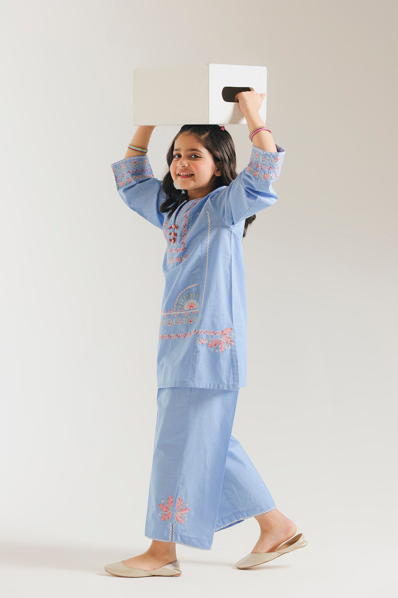 EMBROIDERED SUIT (E1508/402/633 E1508/302/633)