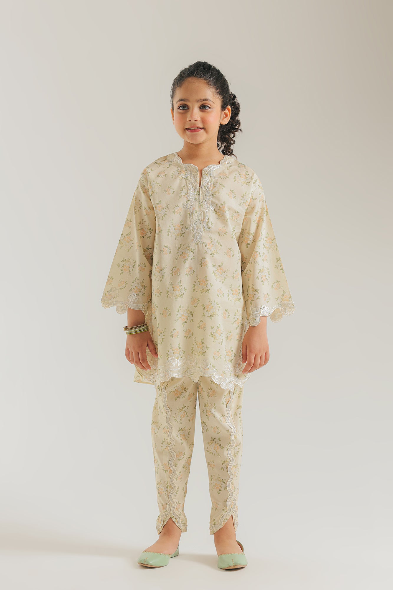 EMBROIDERED SUIT (E1564/402/112 E1564/302/112)