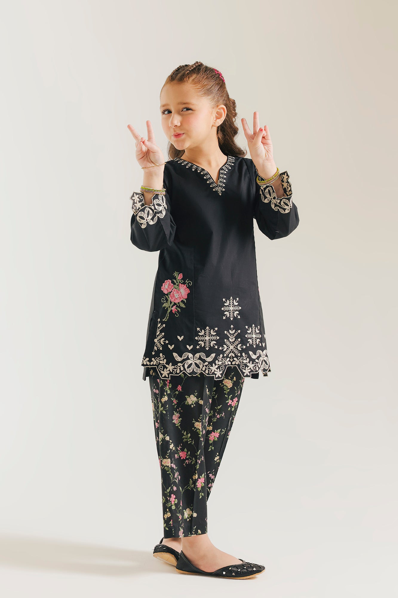 EMBROIDERED SUIT (E1567/402/902 E1567/302/902)