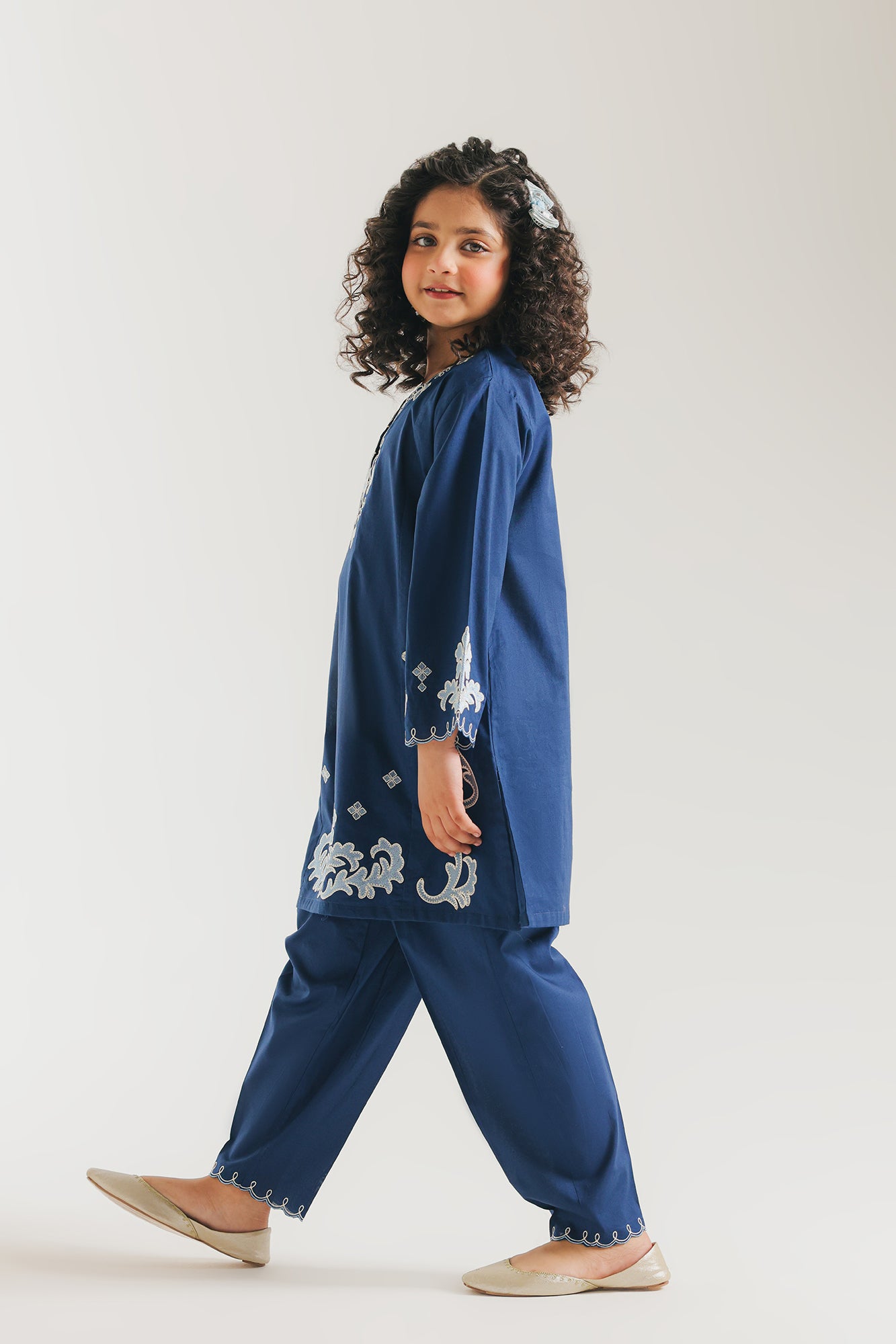 EMBROIDERED SUIT (E1569/402/627 E1569/302/627)