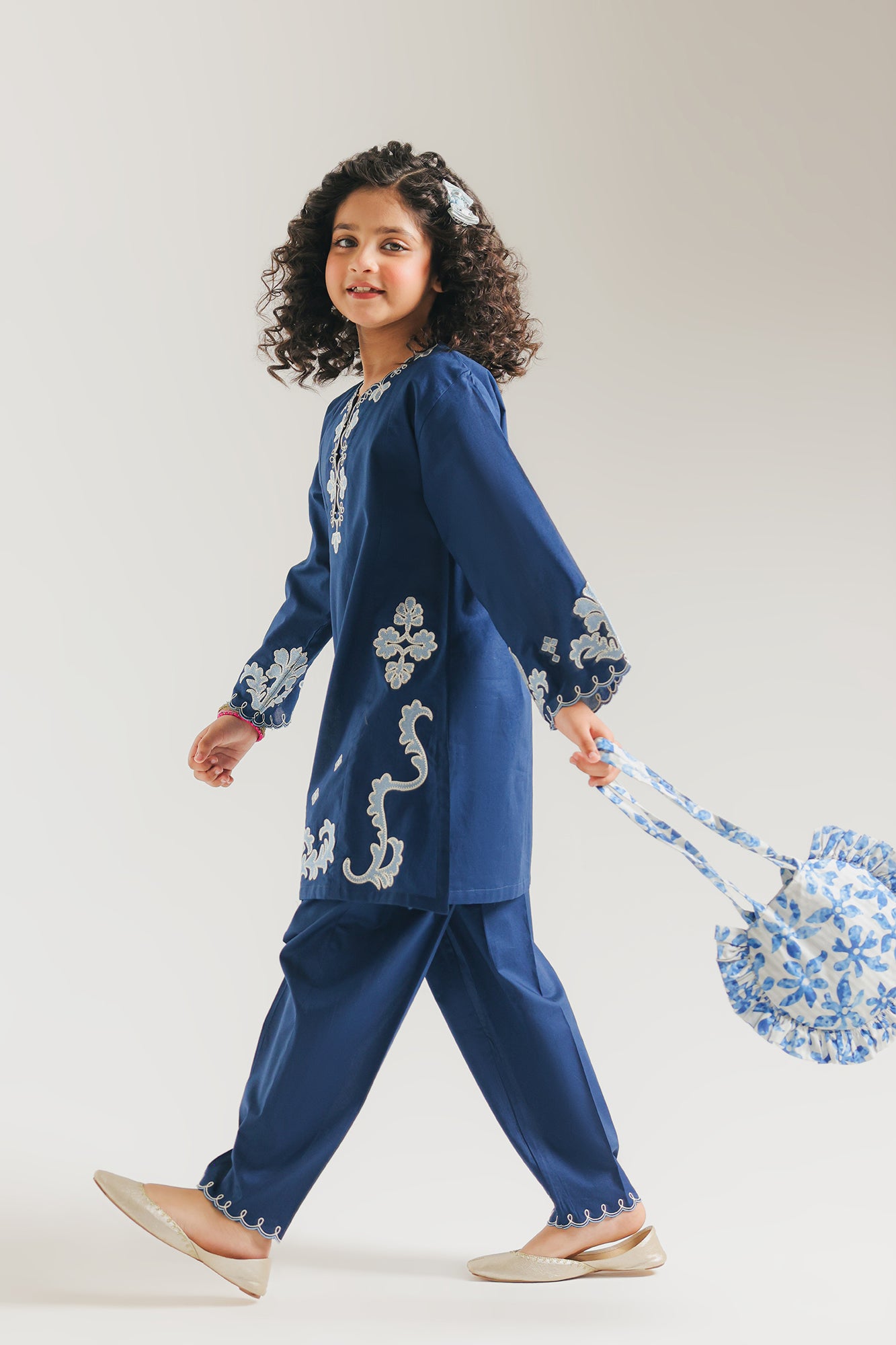 EMBROIDERED SUIT (E1569/402/627 E1569/302/627)