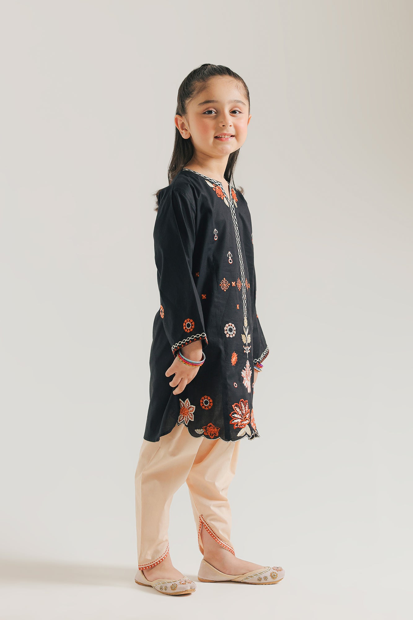EMBROIDERED SUIT (E1571/402/902 E1571/302/902)