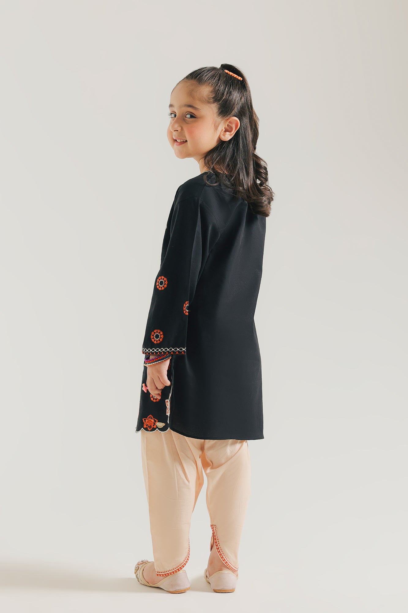 EMBROIDERED SUIT (E1571/402/902 E1571/302/902)