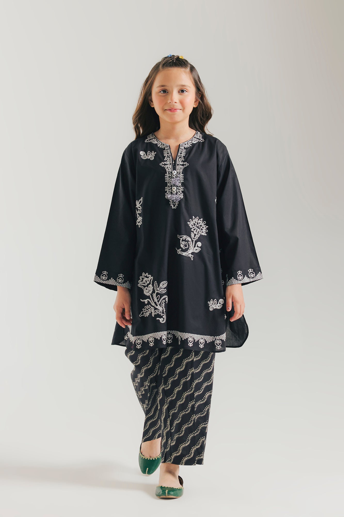 EMBROIDERED SUIT (E1581/402/902 E1581/302/902)