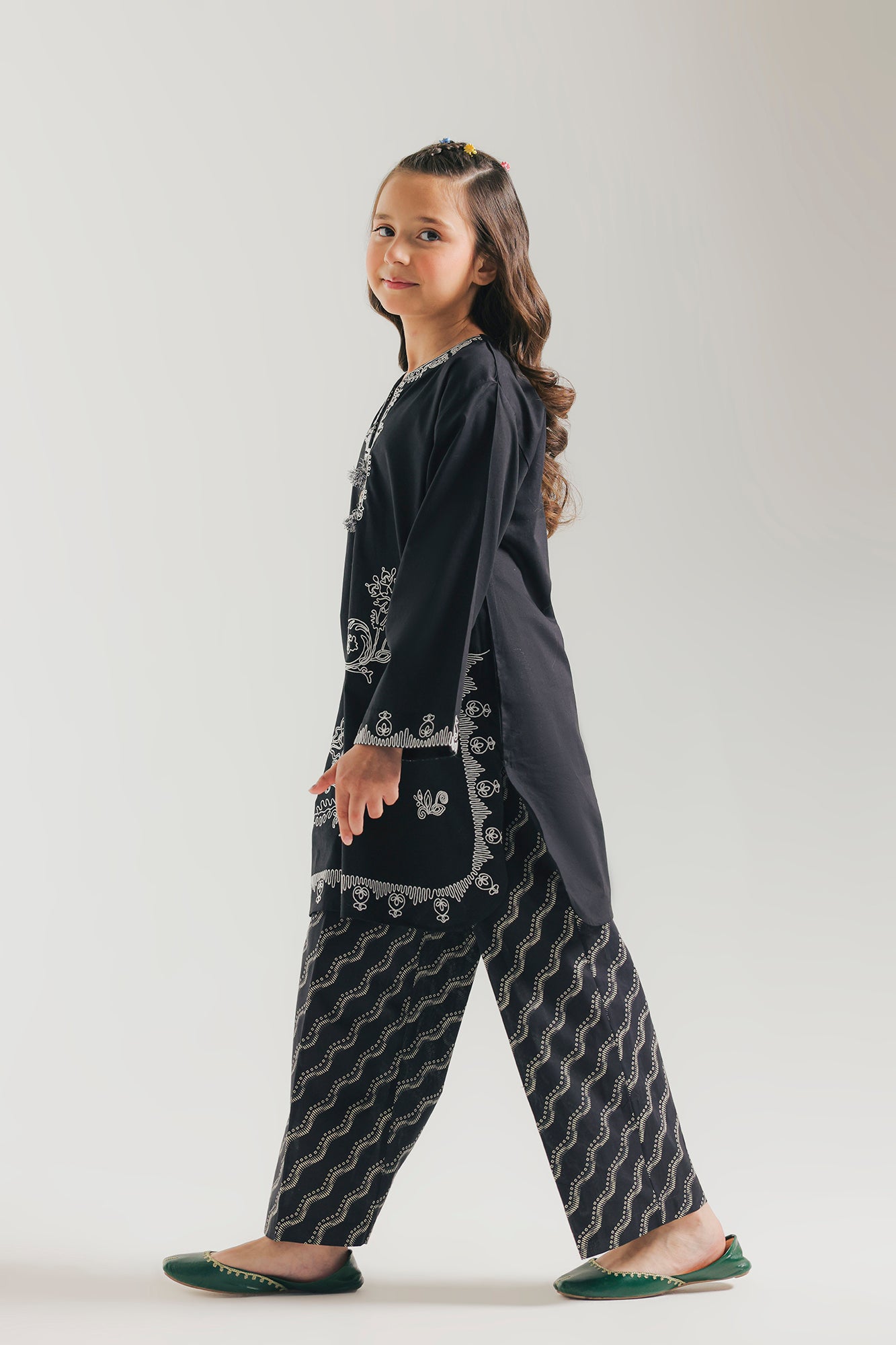 EMBROIDERED SUIT (E1581/402/902 E1581/302/902)