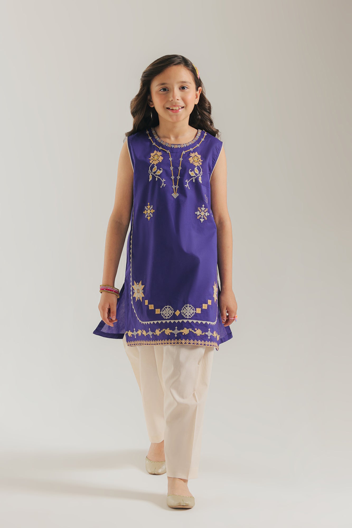 EMBROIDERED SUIT (E1587/402/624 E1587/302/624)