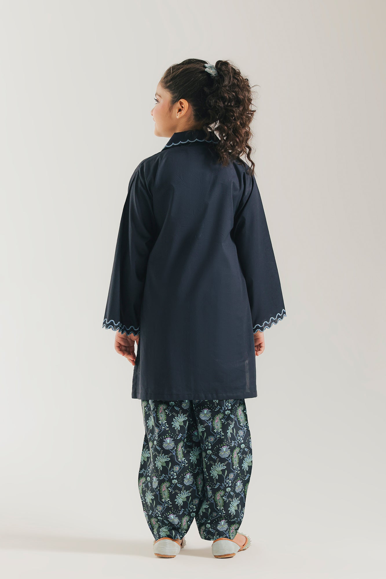 EMBROIDERED SUIT (E1590/402/902 E1590/302/902)