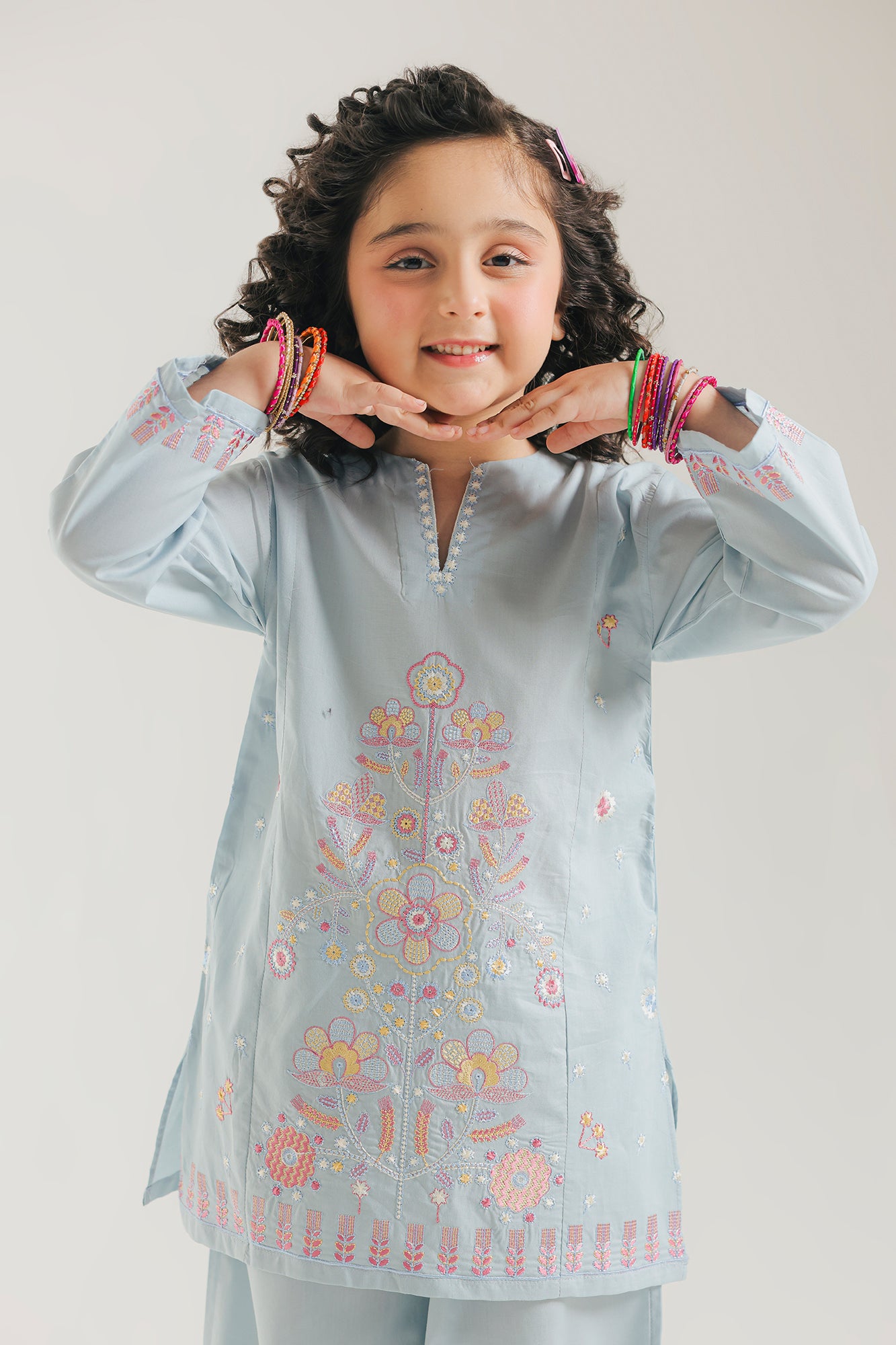 EMBROIDERED SUIT (E1634/402/617 E1634/302/617)