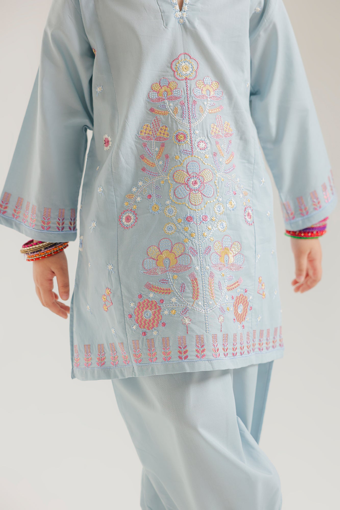 EMBROIDERED SUIT (E1634/402/617 E1634/302/617)