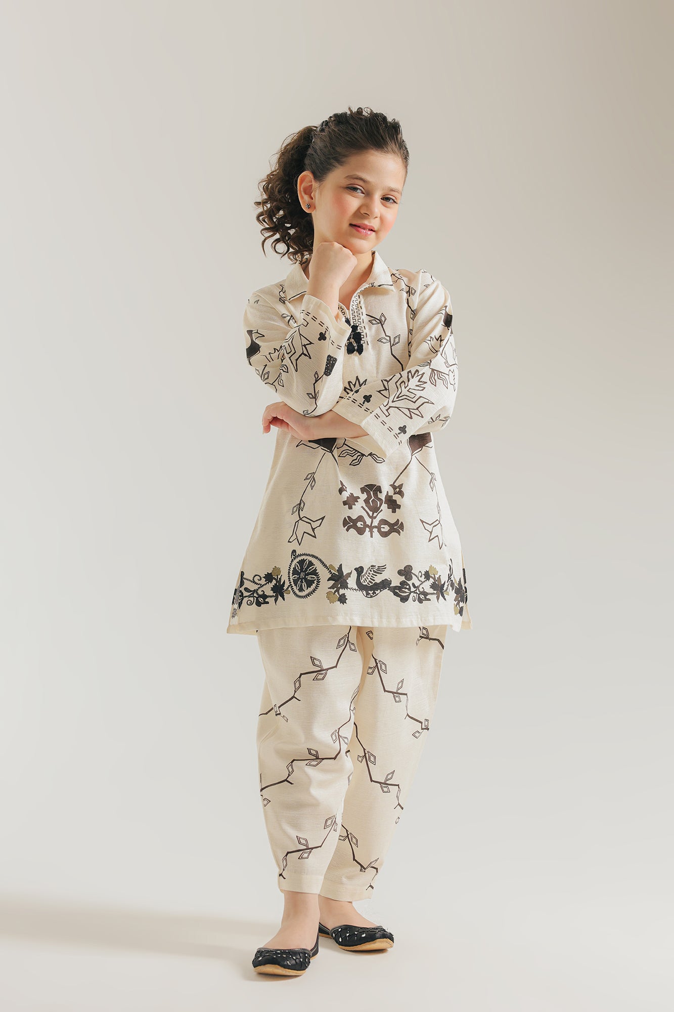 EMBROIDERED SUIT (E1674/402/002 E1674/302/002)