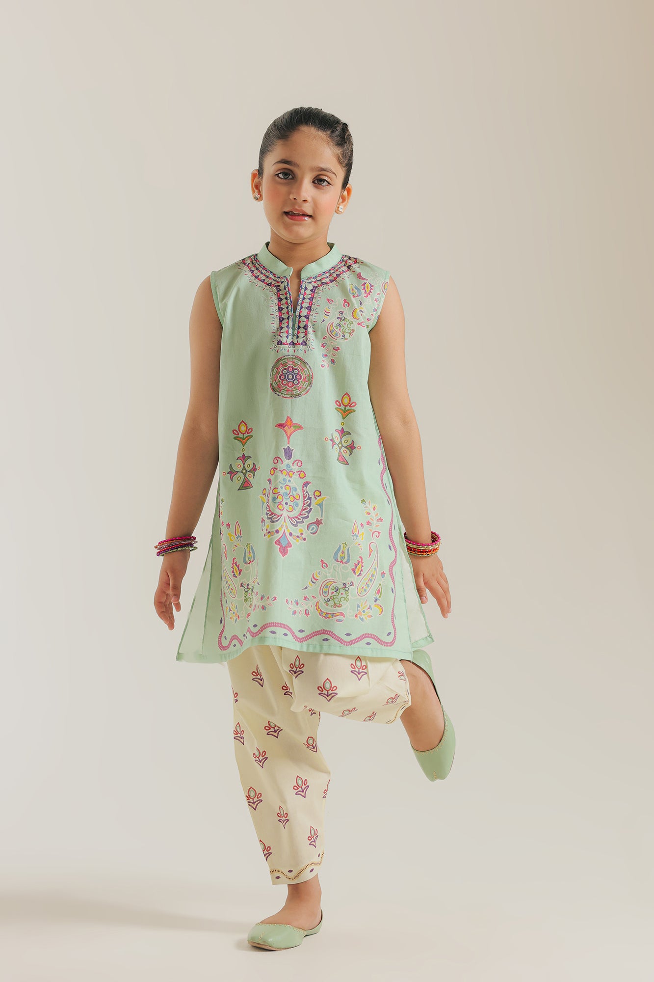 EMBROIDERED SUIT (E1710/402/721 E1710/302/721)