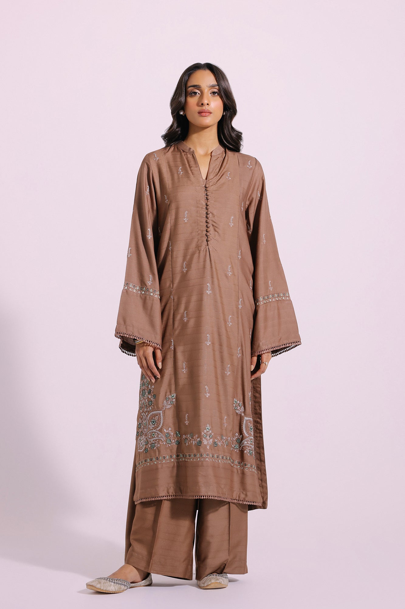 EMBROIDERED SUIT (E1746/103/128)