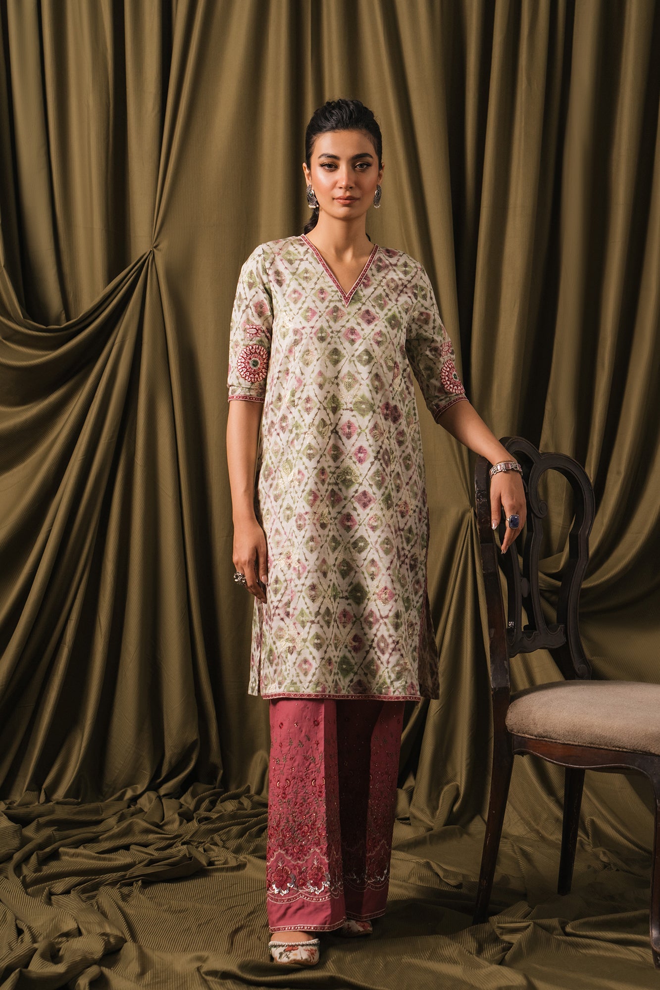 EMBROIDERED SUIT (E2231/103/708)