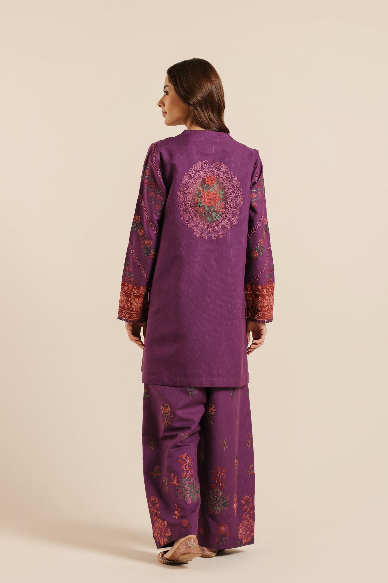 EMBROIDERED SUIT (E2724/103/520)