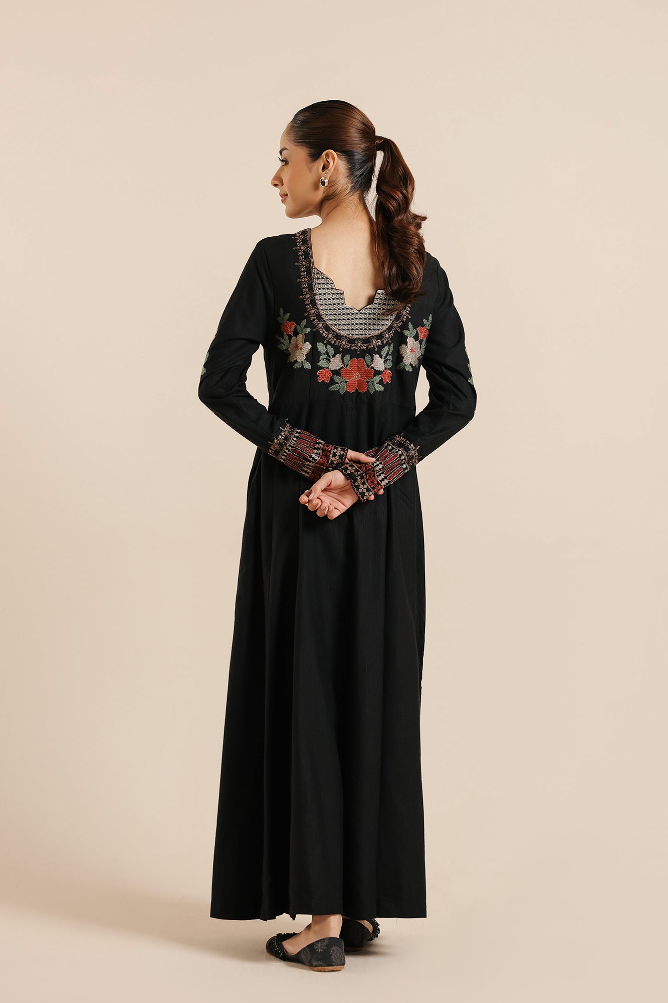 EMBROIDERED DRESS (E2727/103/902)