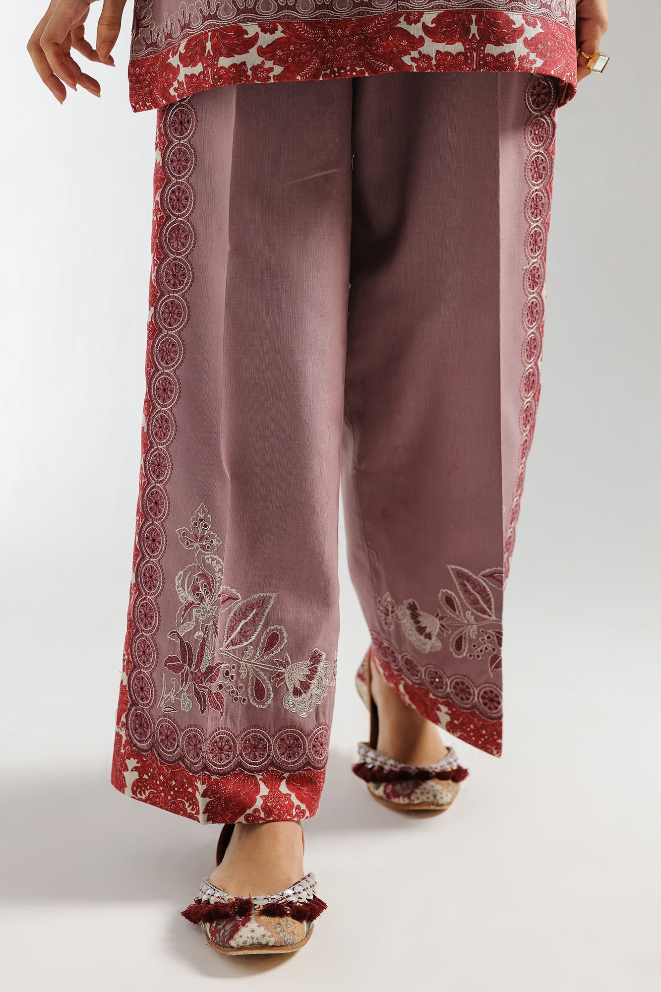 EMBROIDERED SUIT (E2730/103/530)