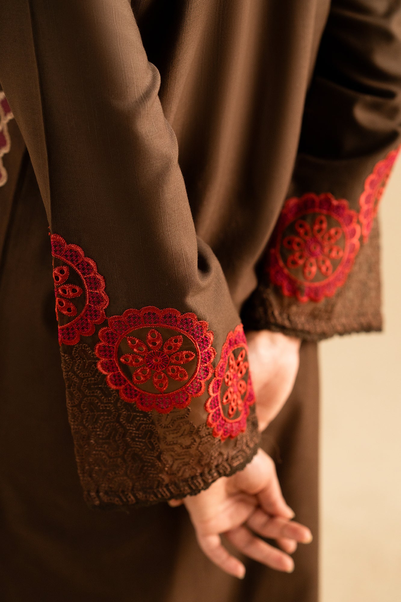 EMBROIDERED SUIT (E2740/103/802)