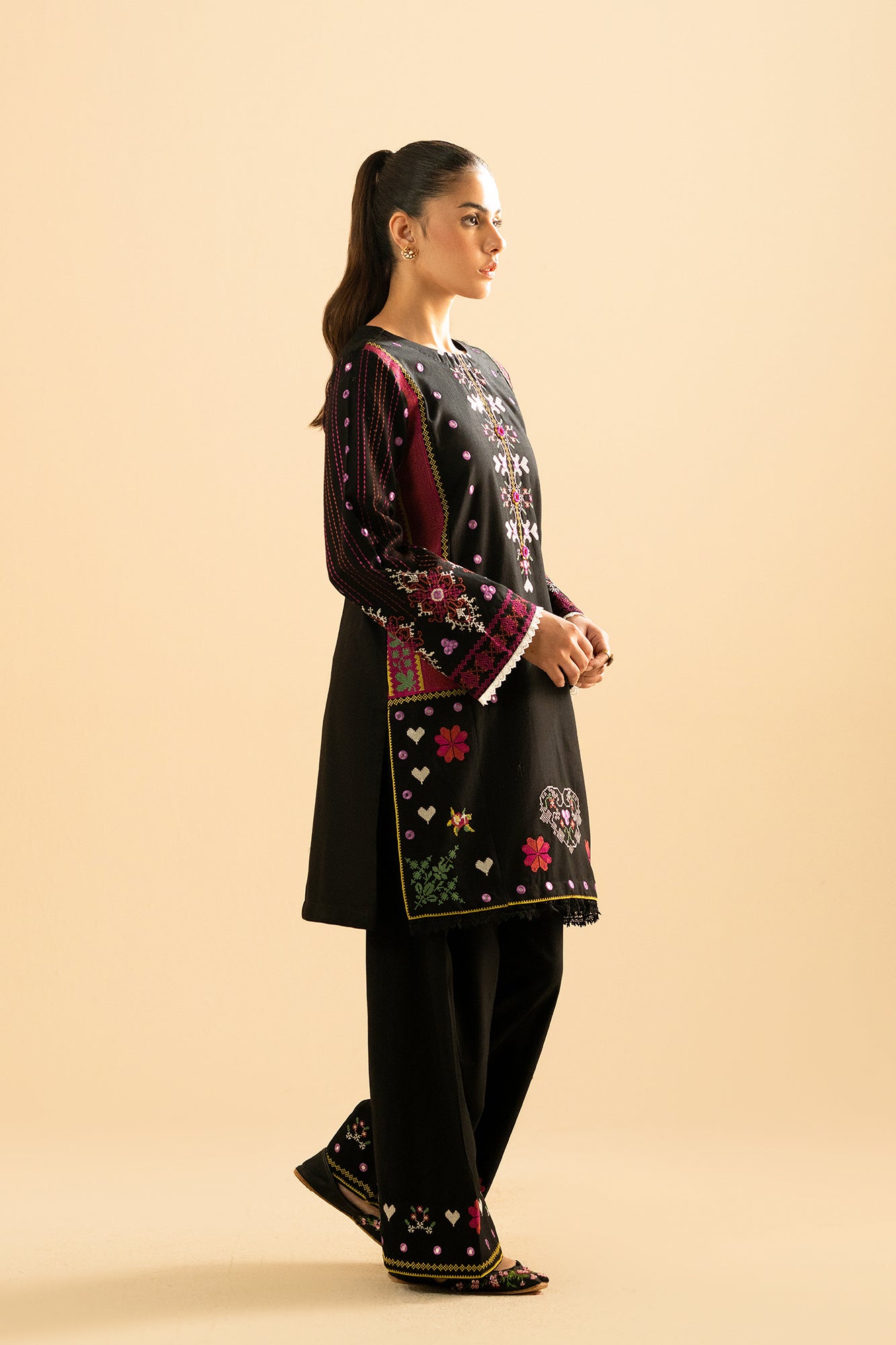 EMBROIDERED SUIT (E2747/103/901)