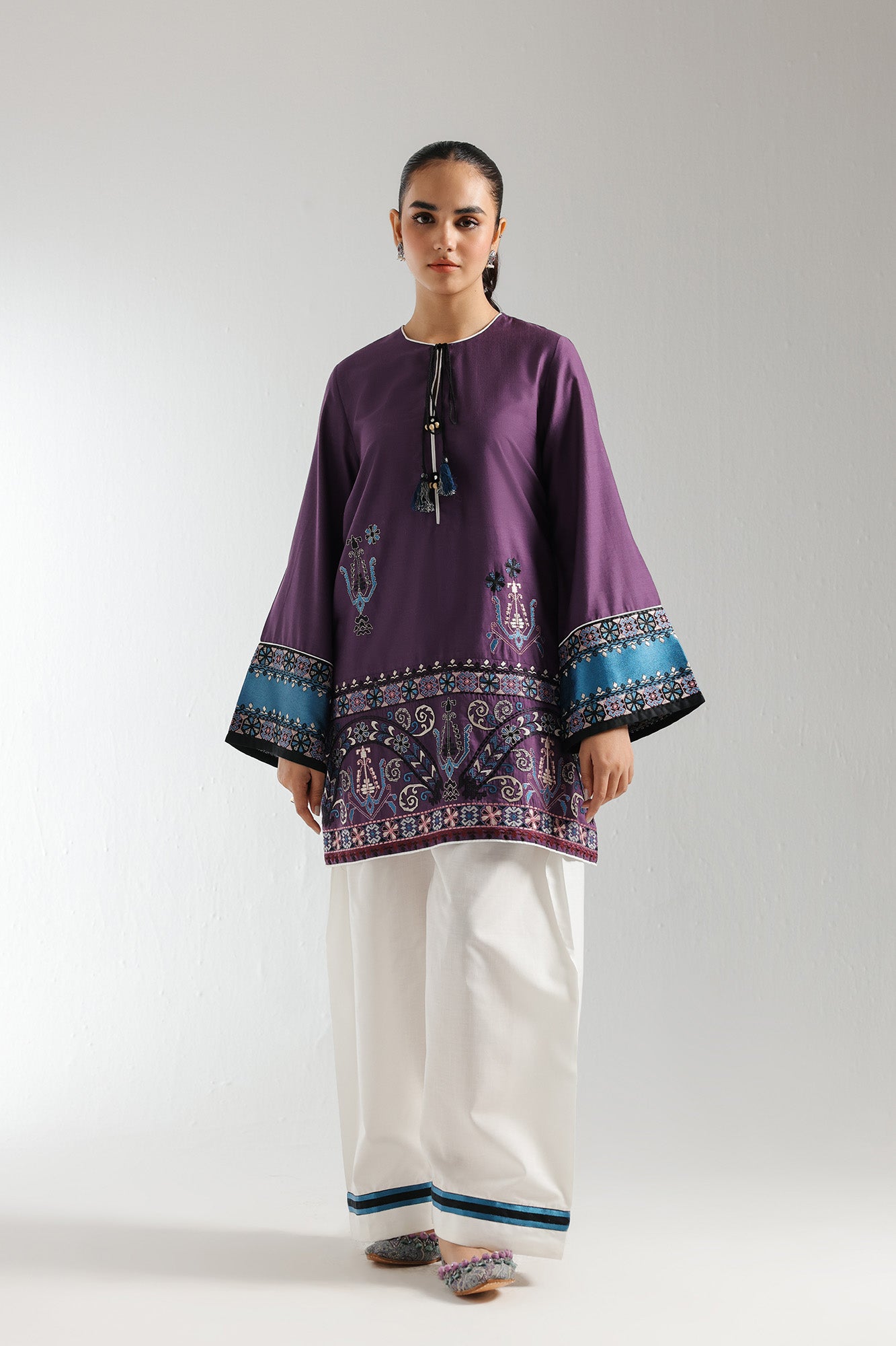 EMBROIDERED SUIT (E2975/103/505)