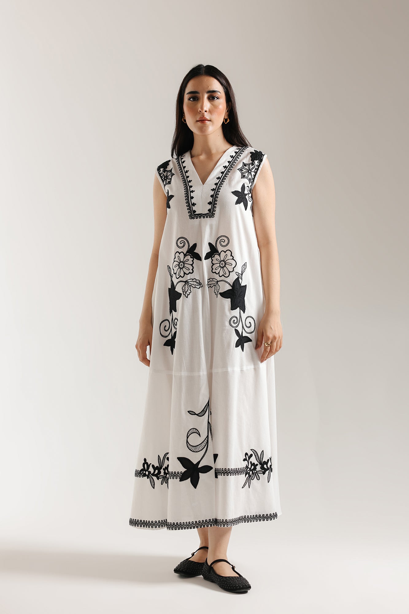 EMBROIDERED DRESS (E3069/108/001)