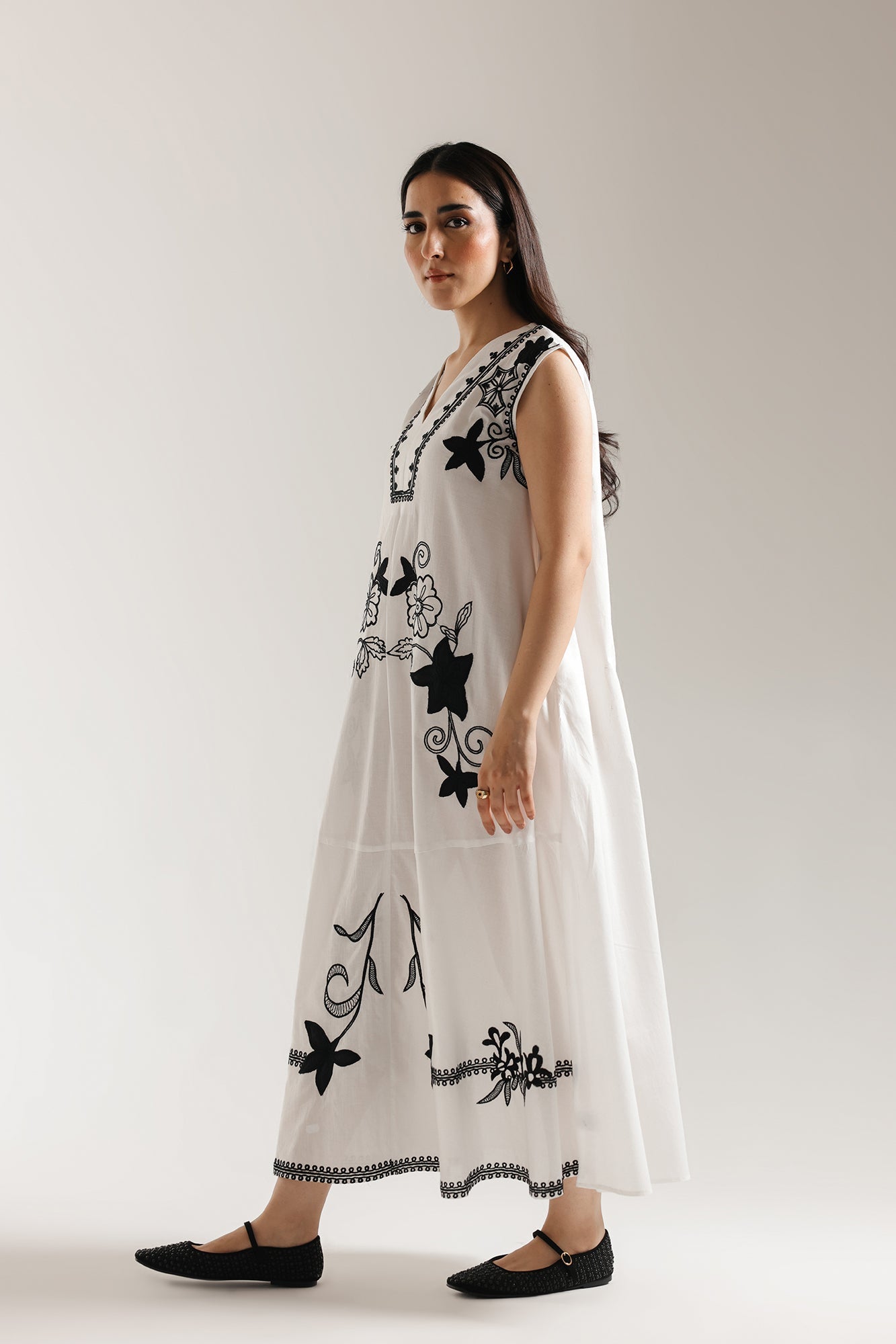 EMBROIDERED DRESS (E3069/108/001)