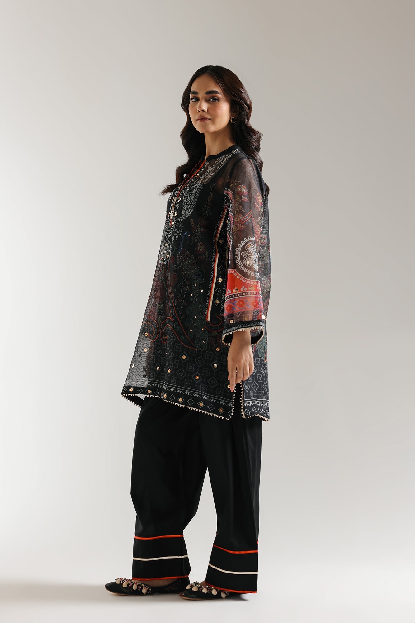 EMBROIDERED SUIT (E3079/103/901)