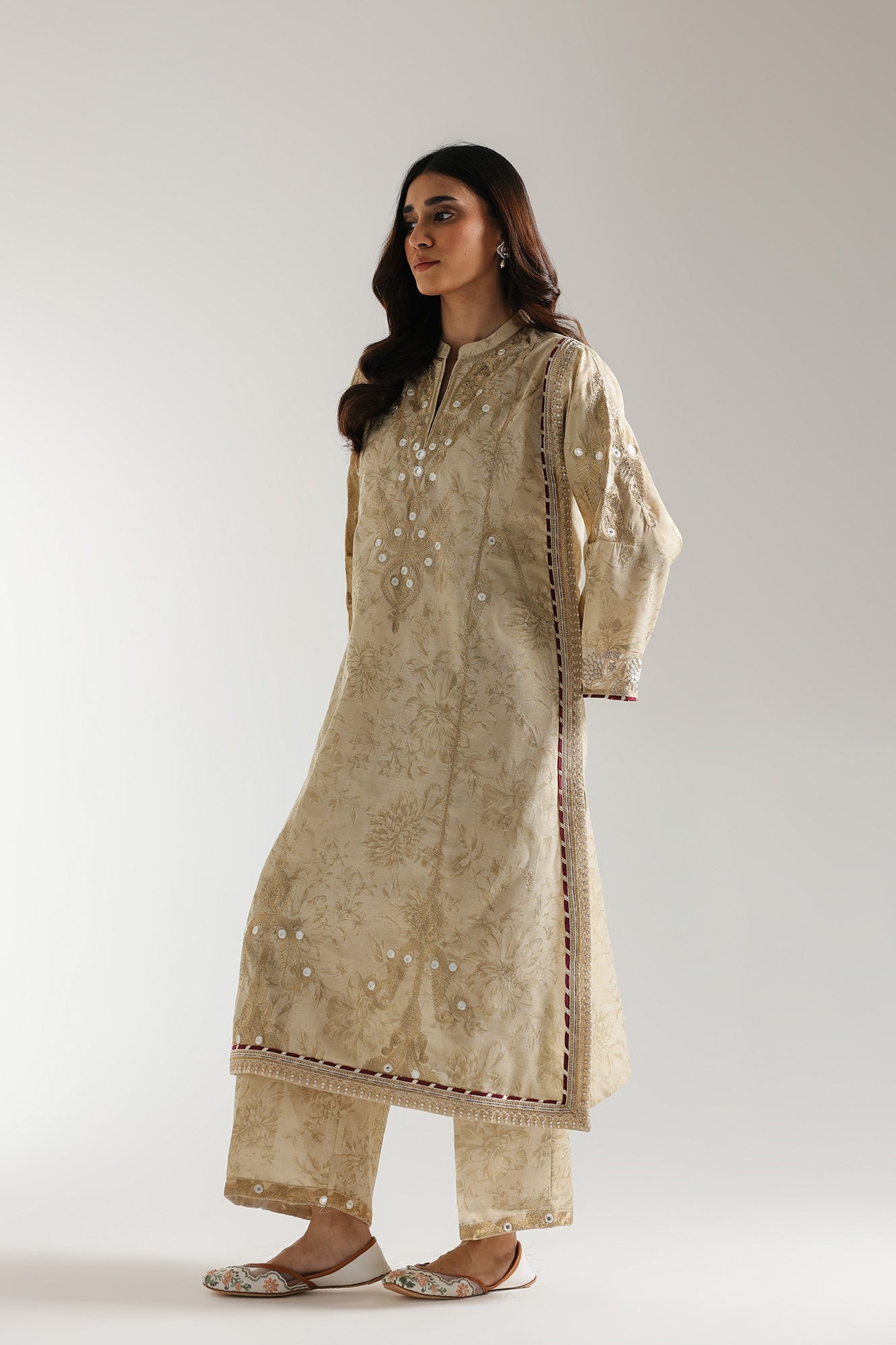 EMBROIDERED SUIT (E3092/103/007)