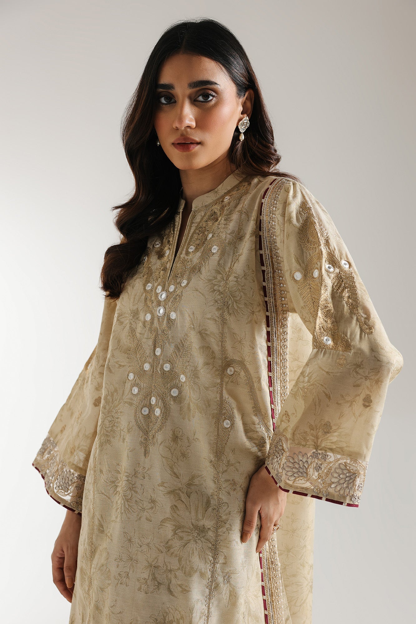 EMBROIDERED SUIT (E3092/103/007)