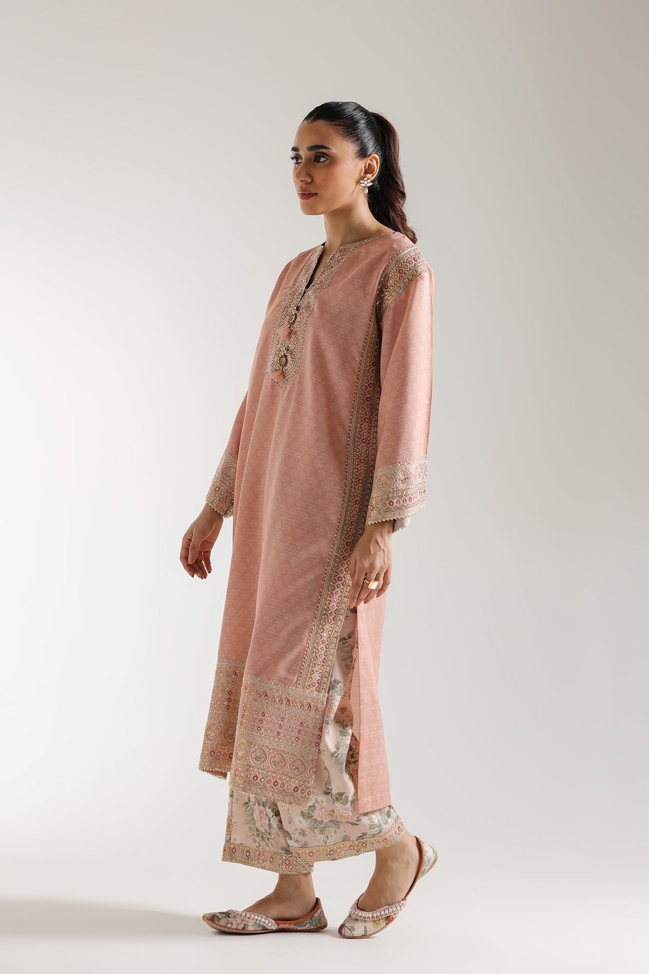 EMBROIDERED SUIT (E3191/103/326)