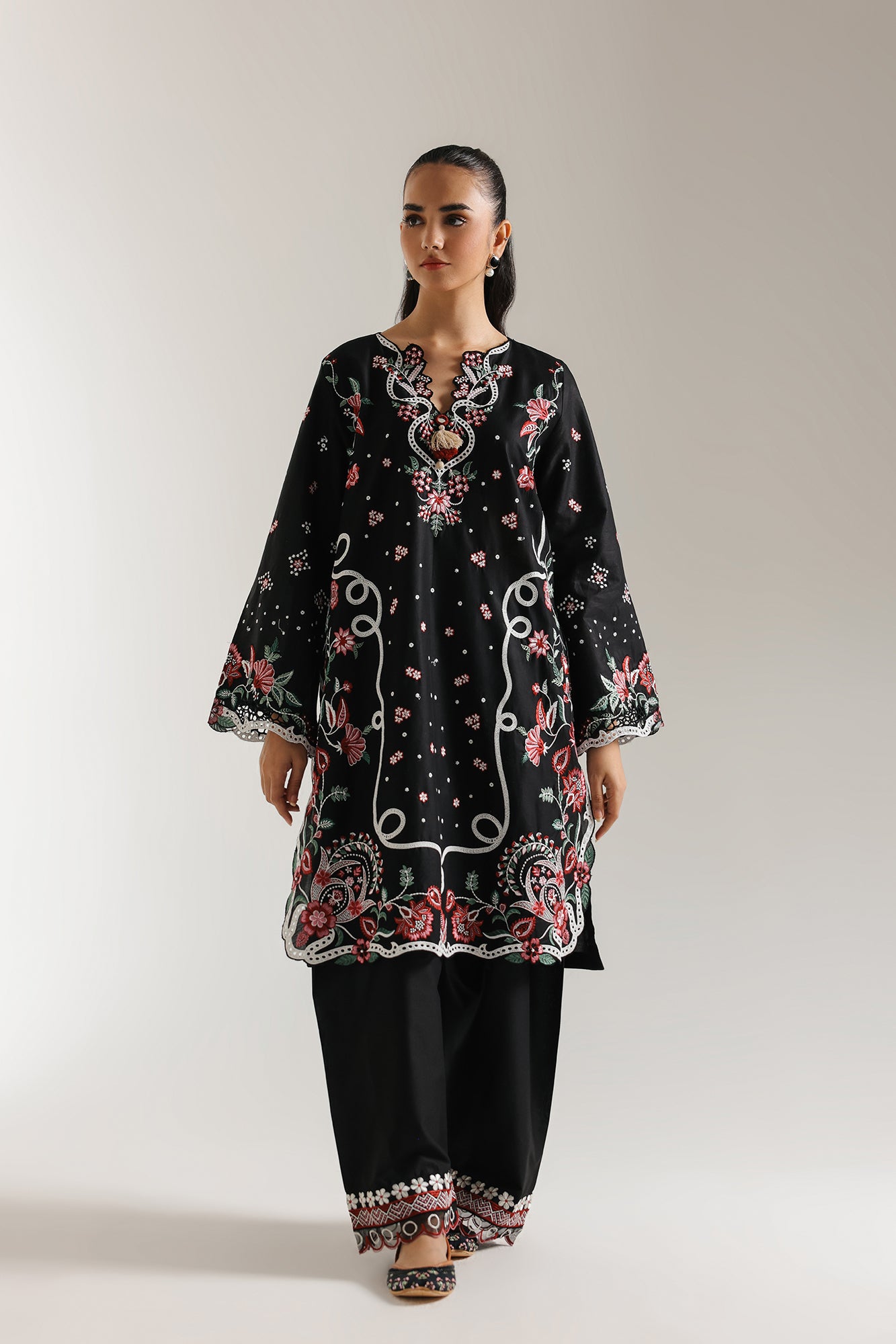 EMBROIDERED SUIT (E103/902/3218)