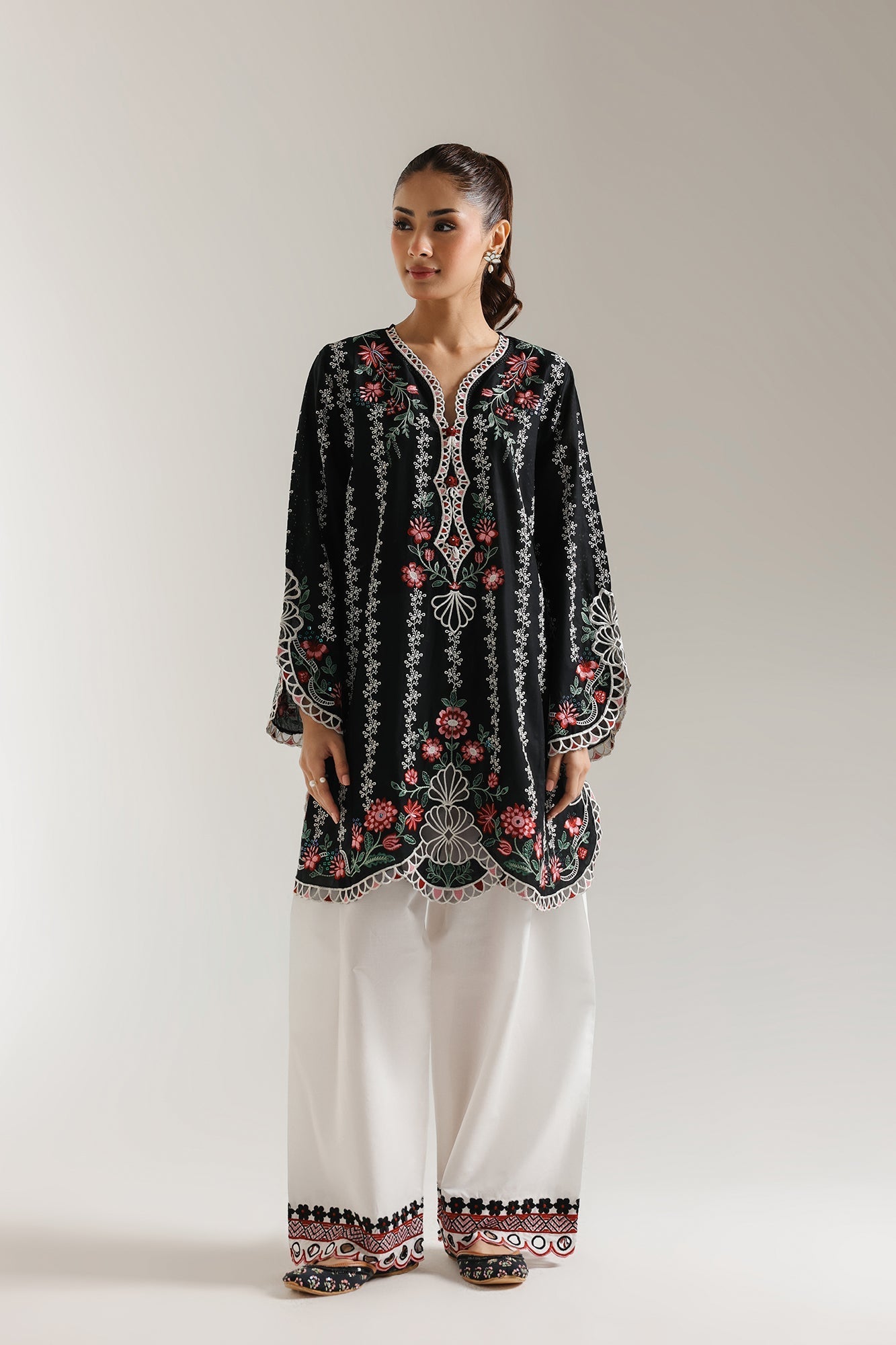 EMBROIDERED SUIT (E103/902/3219)