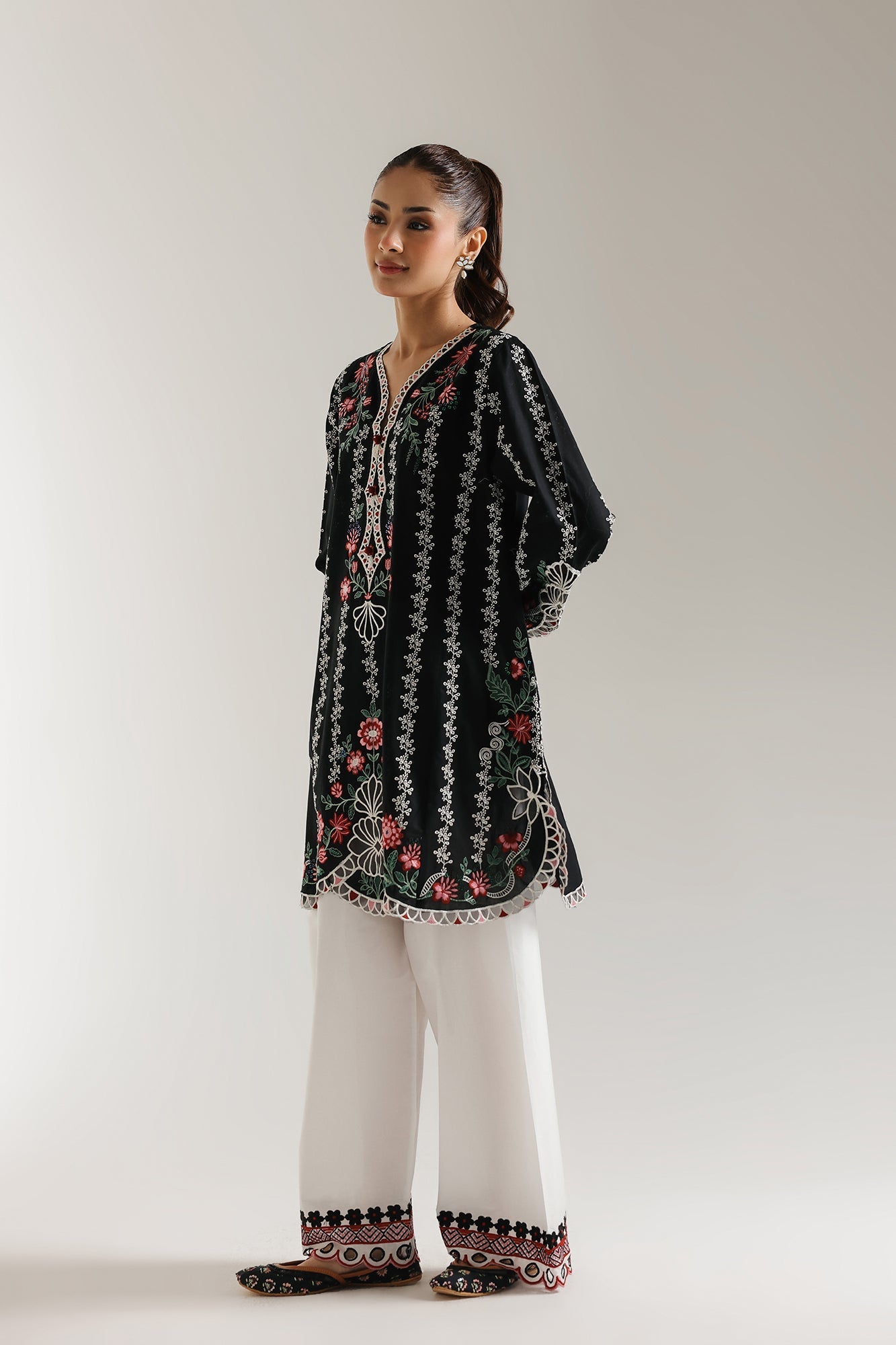EMBROIDERED SUIT (E103/902/3219)