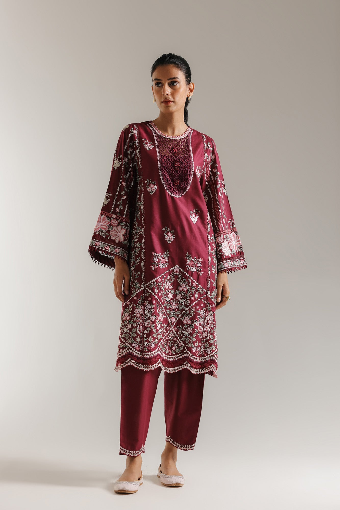 EMBROIDERED SUIT (E103/523/3223)