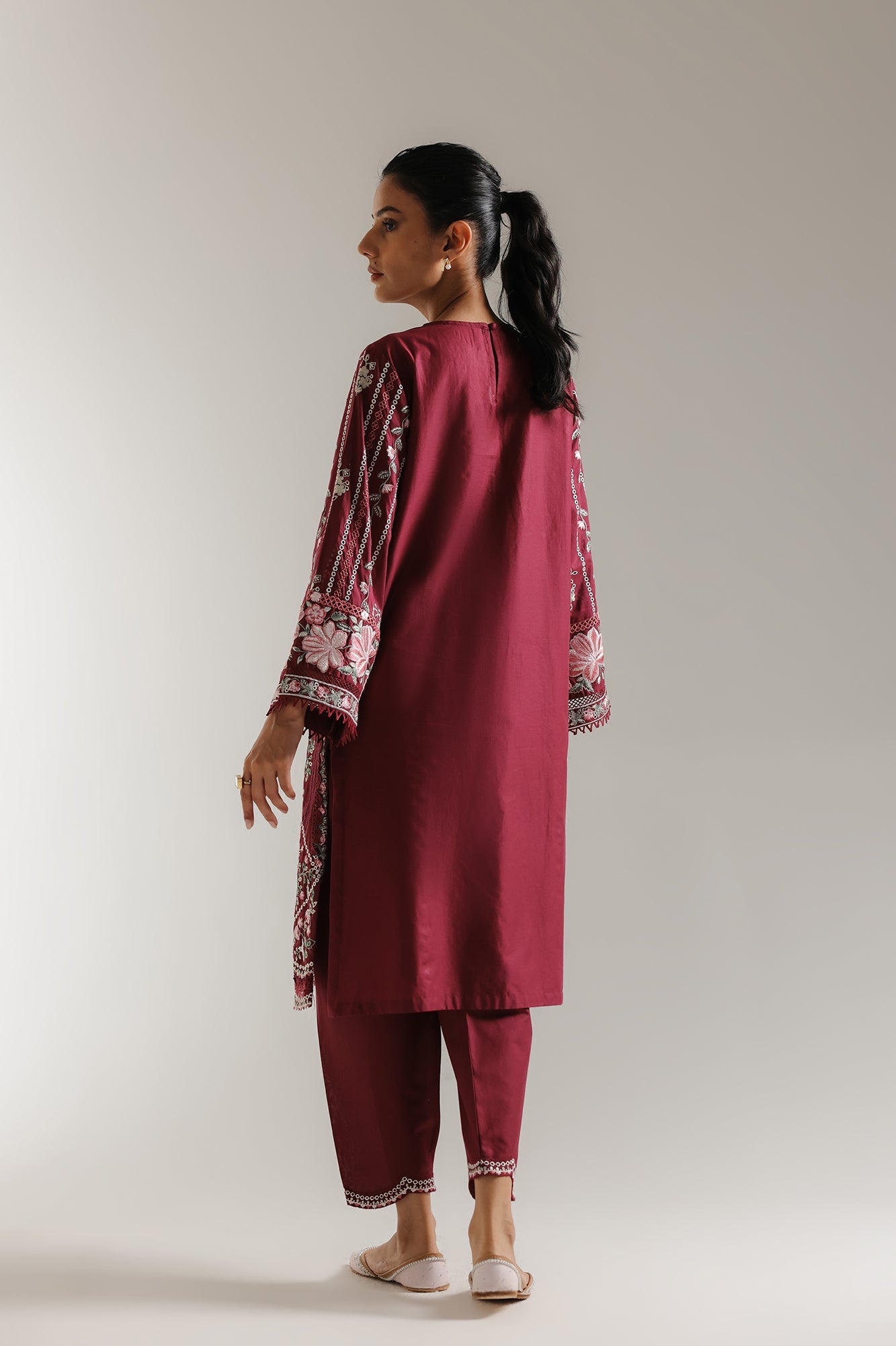EMBROIDERED SUIT (E103/523/3223)