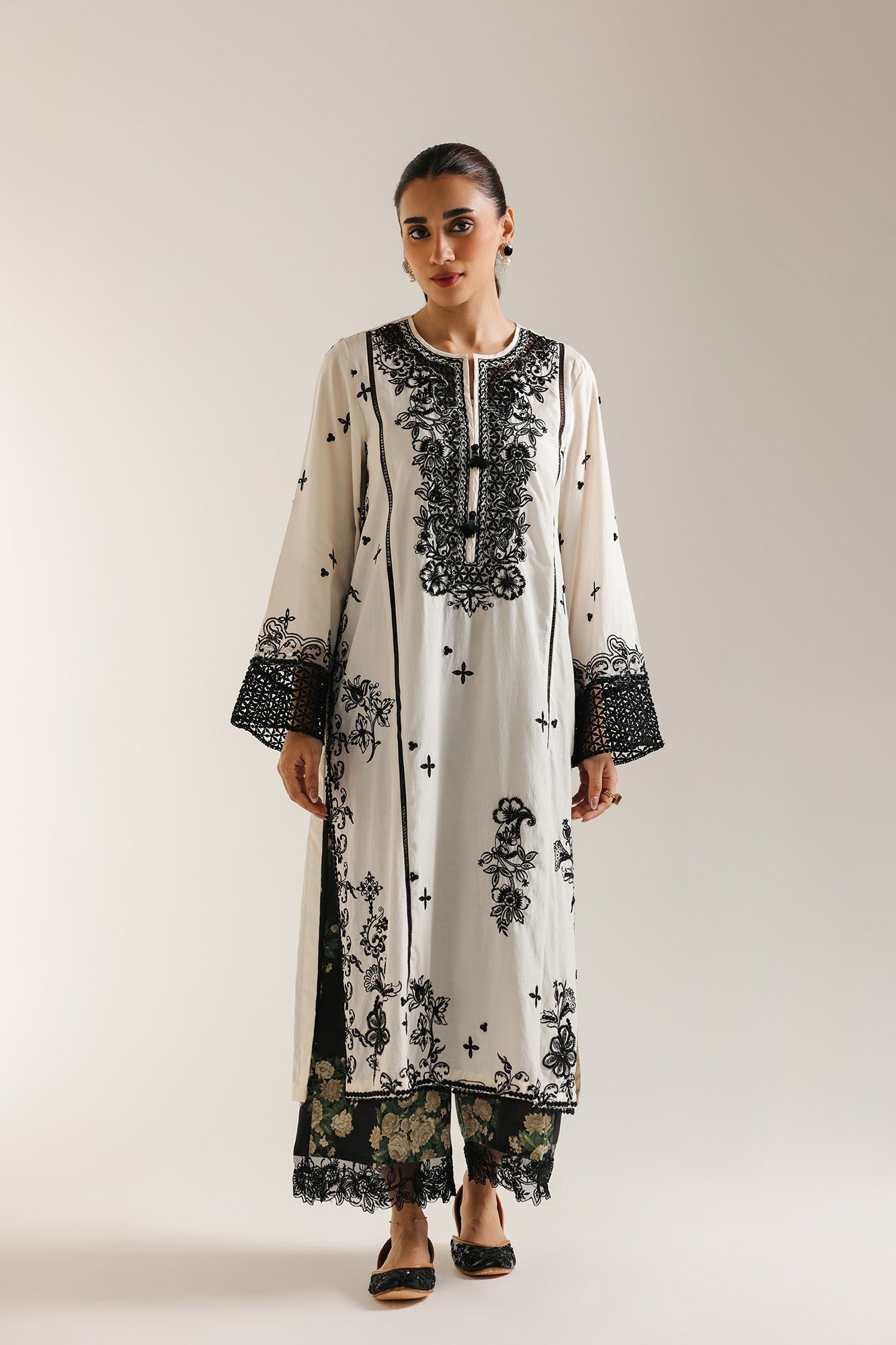 EMBROIDERED SUIT (E103/002/3226)