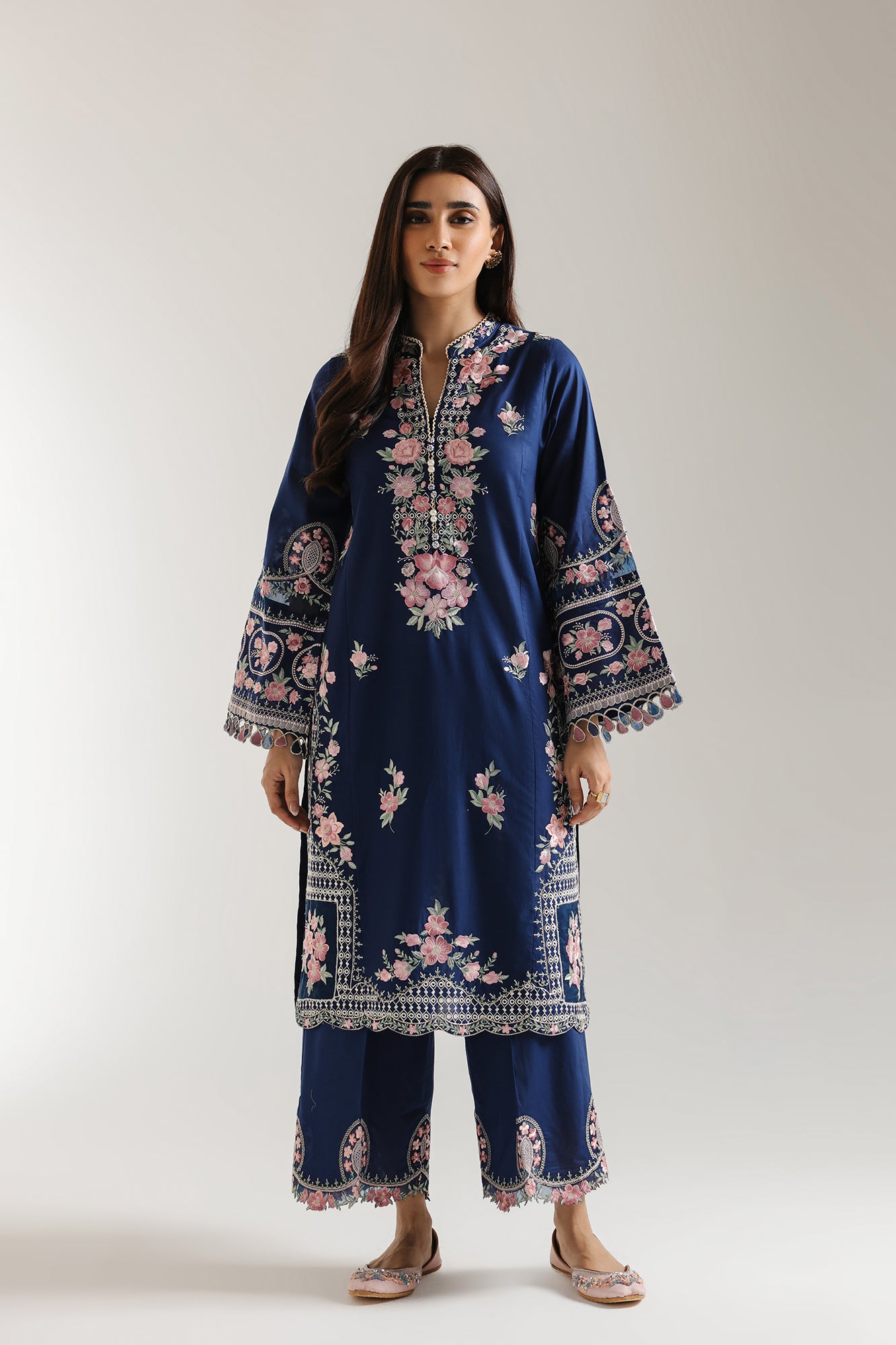 EMBROIDERED SUIT (E103/619/3233)