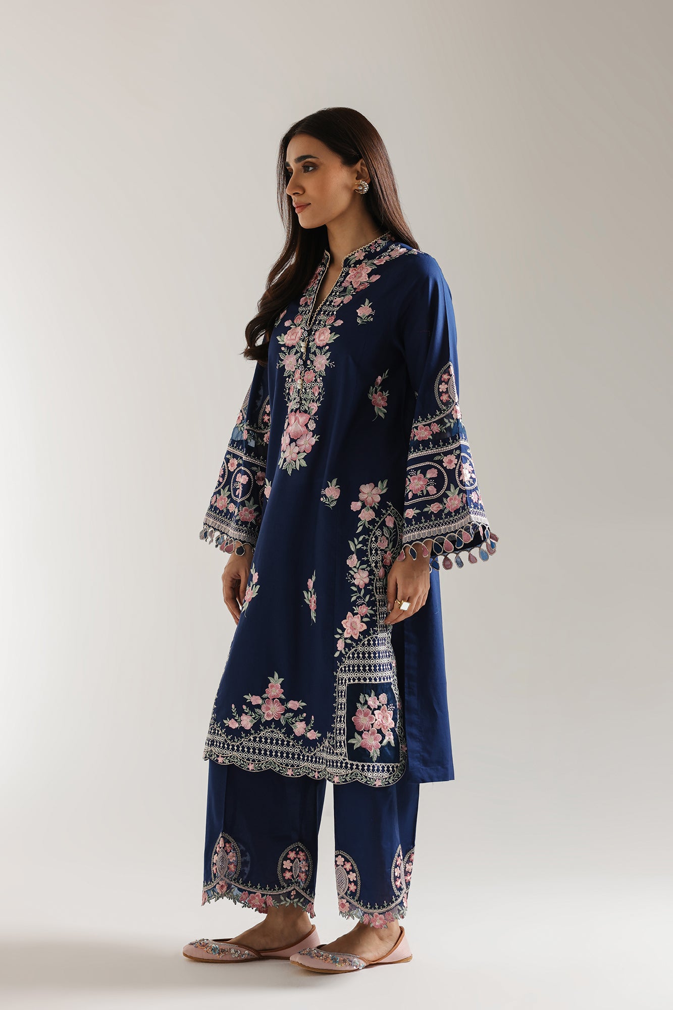 EMBROIDERED SUIT (E103/619/3233)