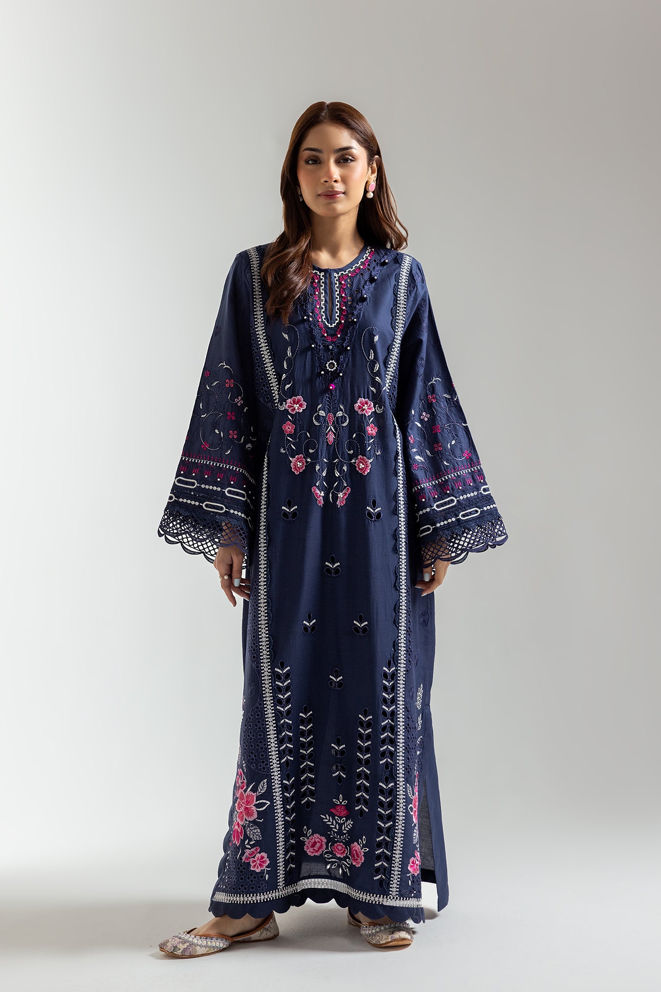 EMBROIDERED SUIT (E103/618/3235)