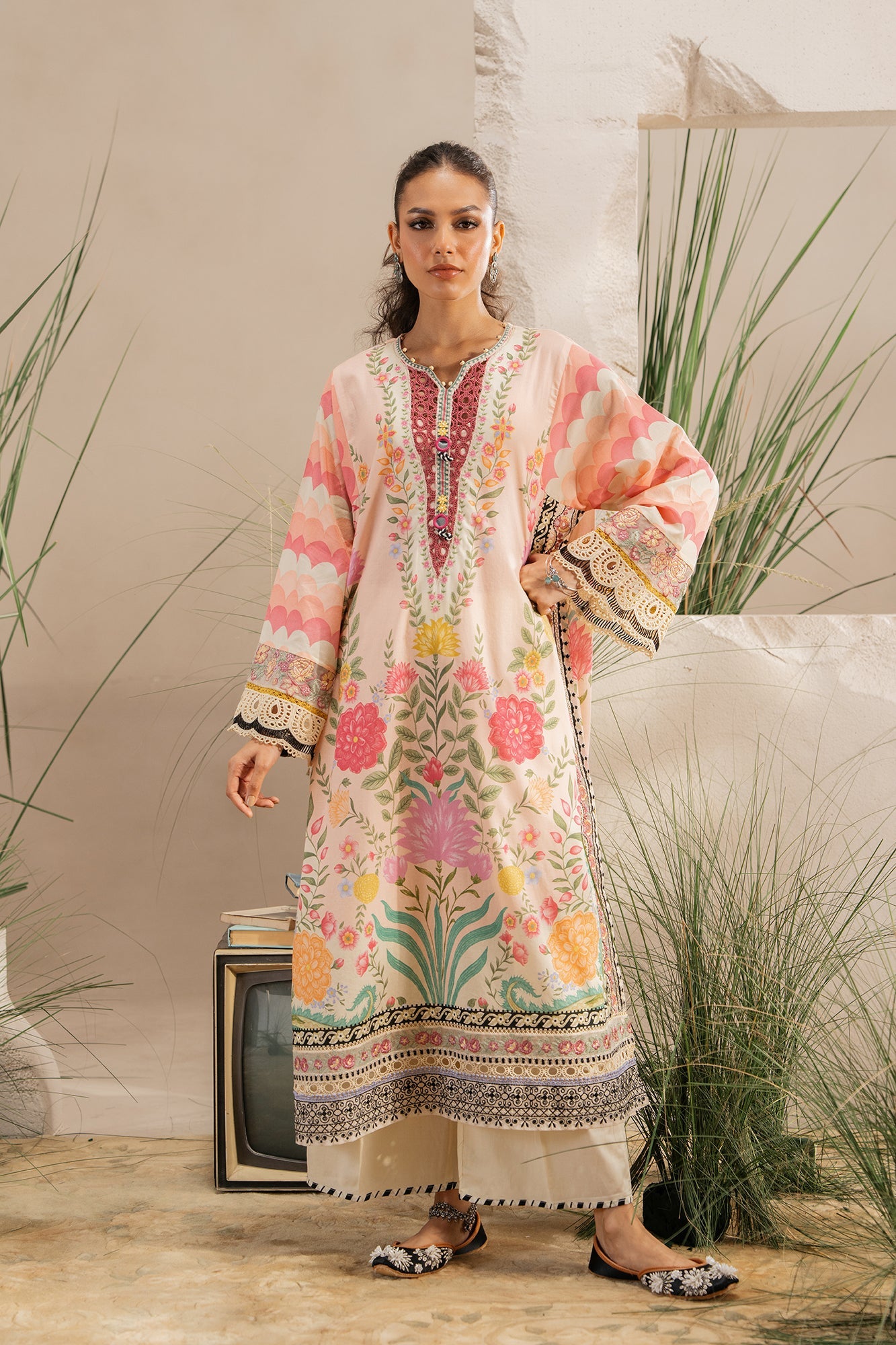 EMBROIDERED SUIT (E103/316/3240)