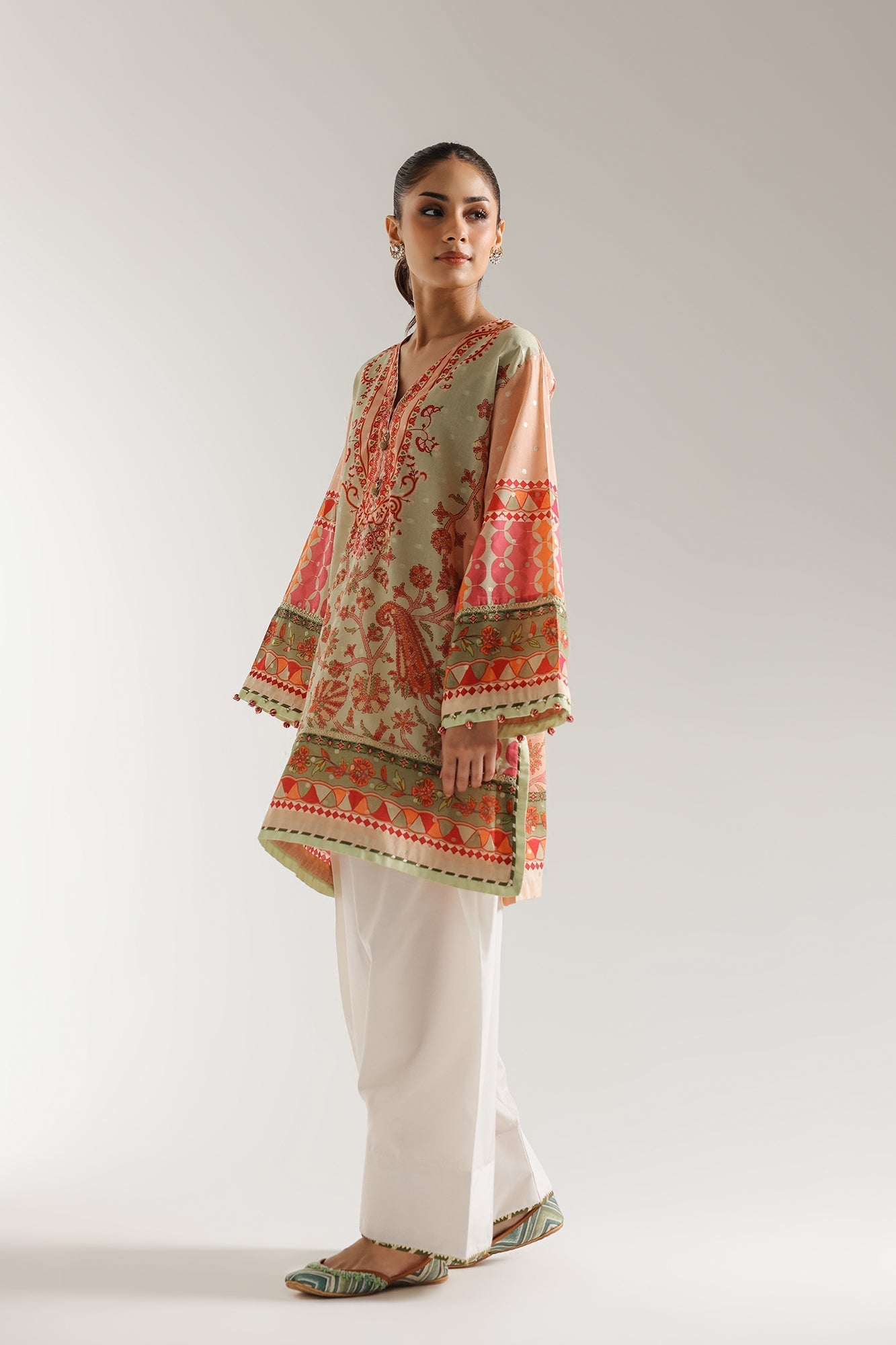 EMBROIDERED SUIT (E103/325/3250)